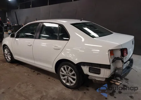 2010 Volkswagen Jetta Limited Edition z USA, uszkodzony, nr VIN 3VWRZ7AJ0AM162980